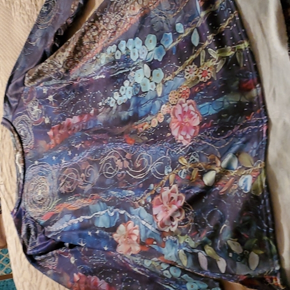 NWOT LADIES TOP - Picture 4 of 5